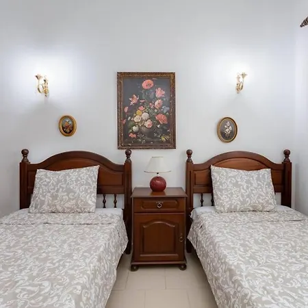 Villa Rosado - Moradia Para 6 Com Ac, Jardim A 5 Min Do Centro De Albufeira Exterior foto