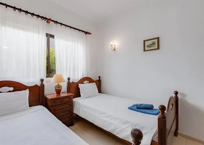 Villa Rosado - Moradia Para 6 Com Ac, Jardim A 5 Min Do Centro De Albufeira